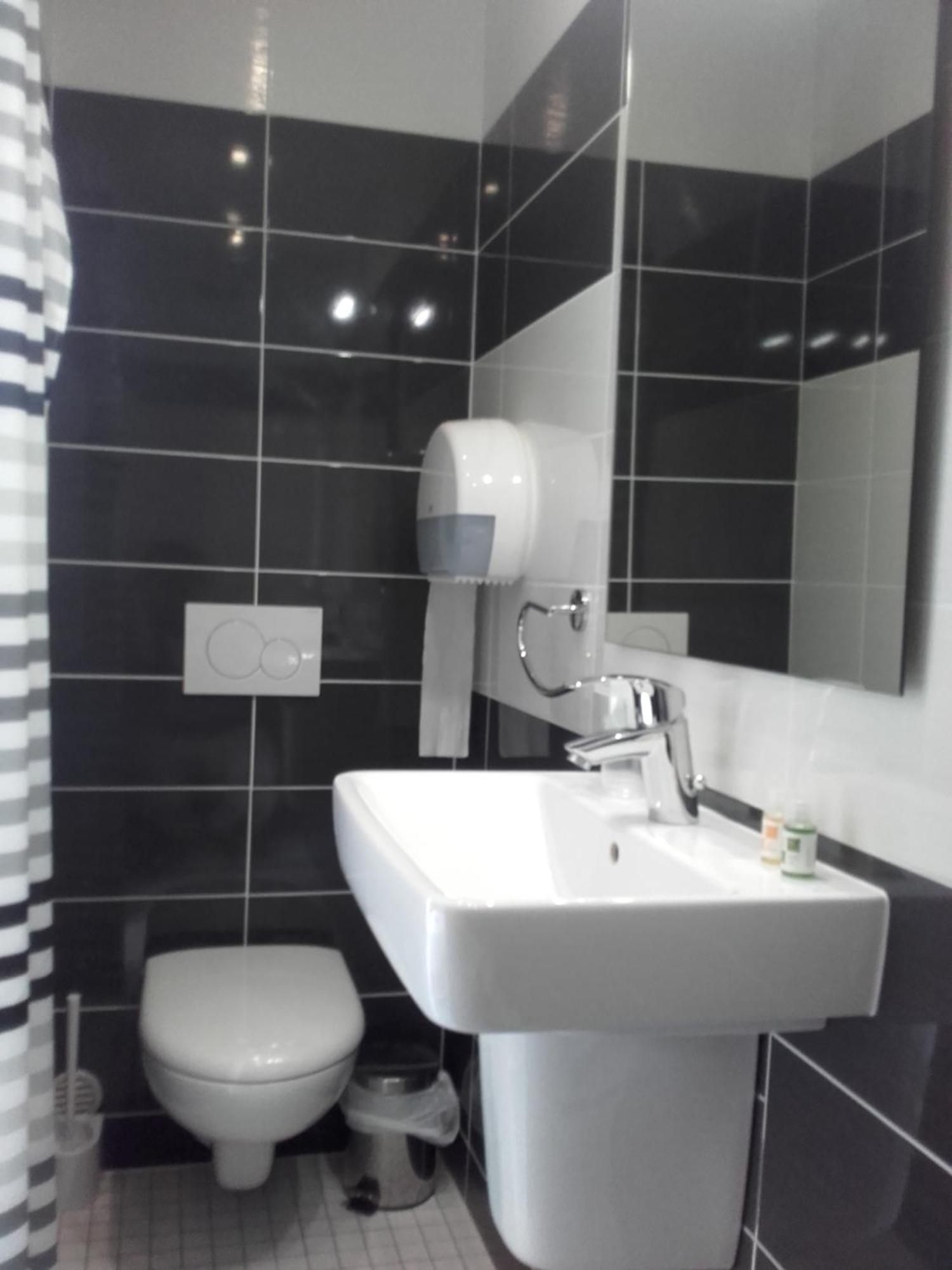 Quinéville Hotel De La Plage מראה חיצוני תמונה