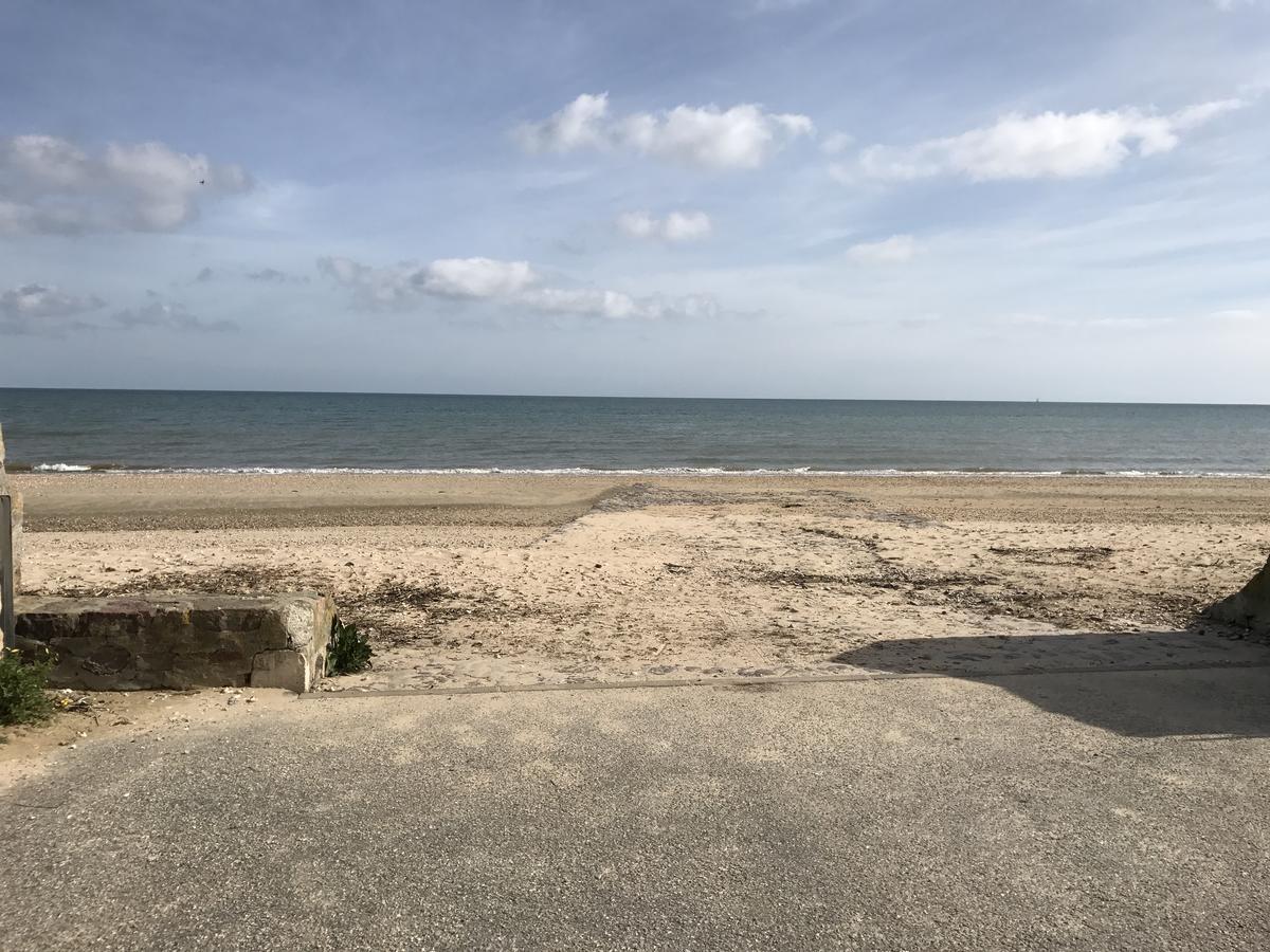 Quinéville Hotel De La Plage מראה חיצוני תמונה